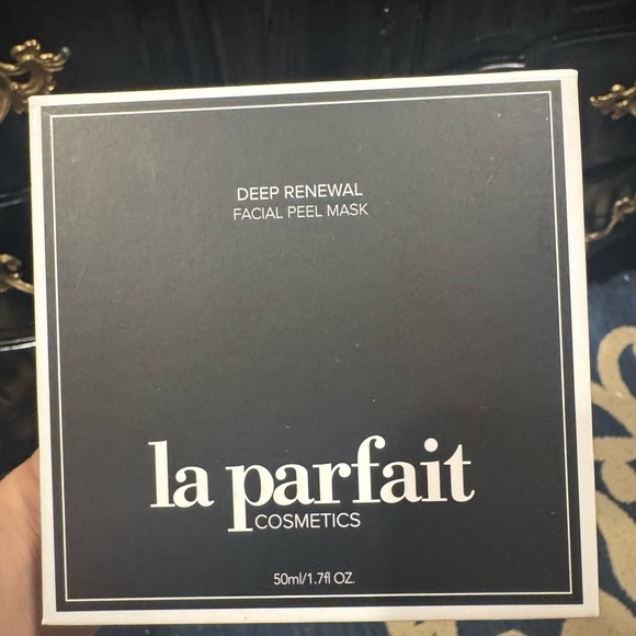 La parfait Cosmetics Deep Renewal Facial Peel Mask - Black Mask